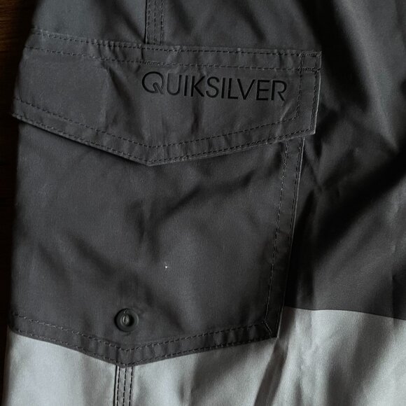 NWT Grey Quicksilver Everyday Board Shorts Size 32 - 21" length - Picture 3 of 11